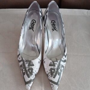 Carlos Santana Artistic Gray And White Heels